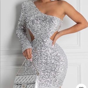 BEAUTIFUL SILVER ONE SHOULDER DRESS